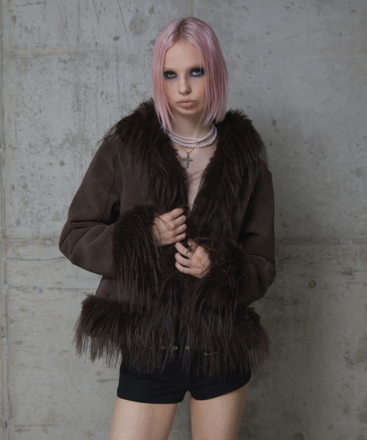 분트(VOONT) Reversible Shearling Mustang Coat (BROWN)