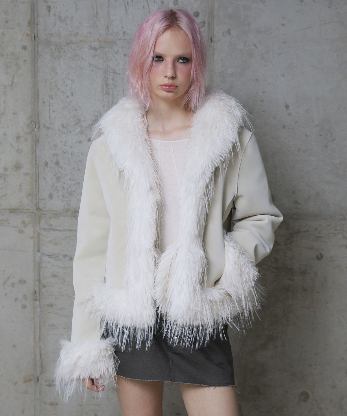 분트(VOONT) Reversible Shearling Mustang Coat (IVORY)