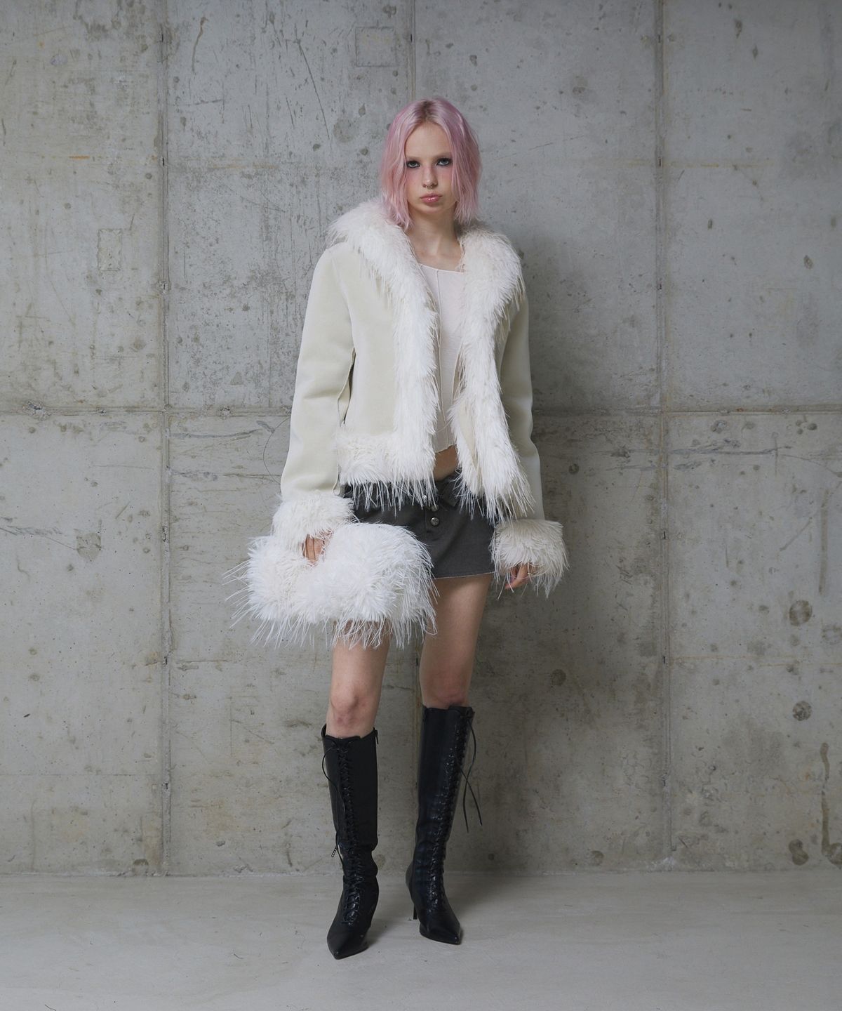 분트(VOONT) Reversible Shearling Mustang Coat (IVORY)