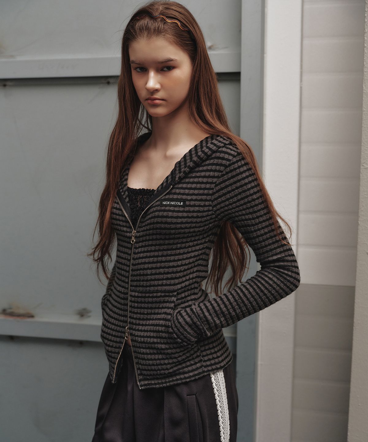 닉앤니콜(NICK&NICOLE) STRIPE SLIM HOOD ZIP-UP_BLACK