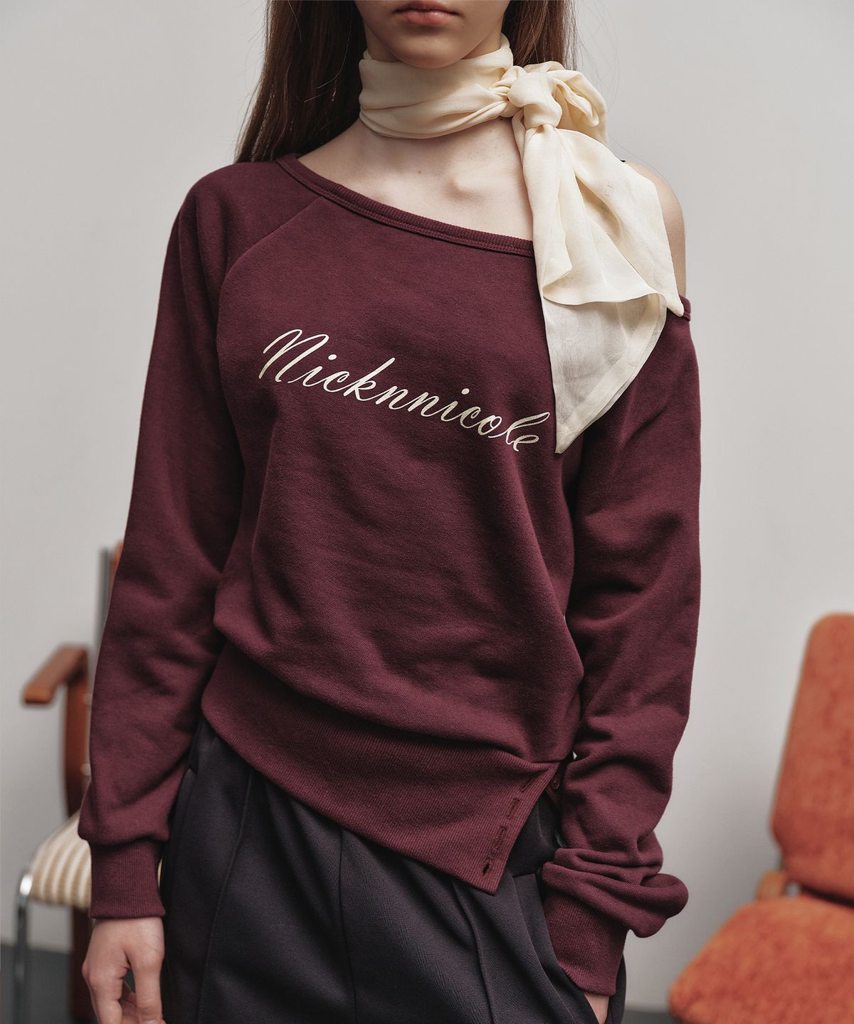 닉앤니콜(NICK&NICOLE) NICOLE SLIT SWEATSHIRT_BURGUNDY