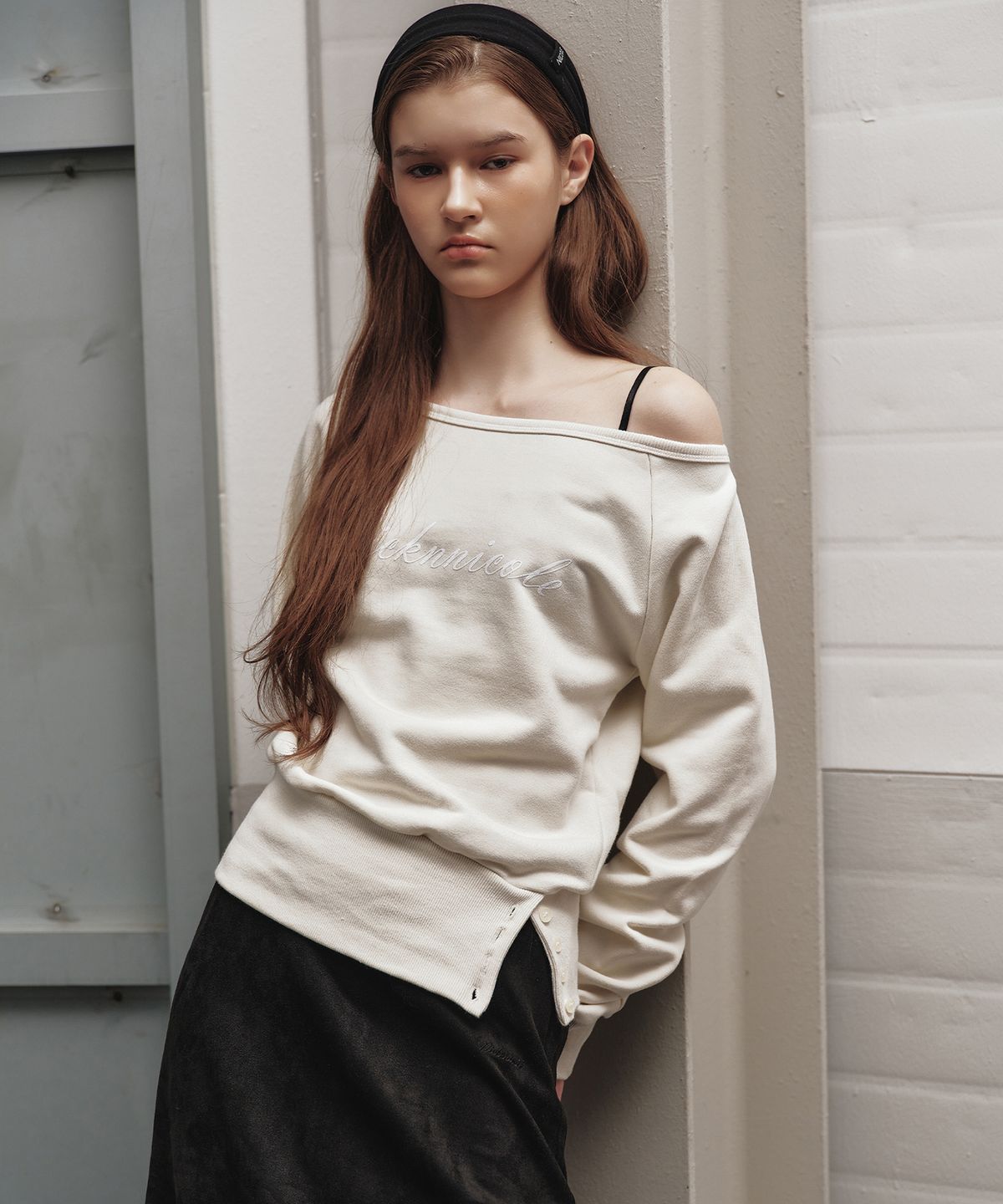 닉앤니콜(NICK&NICOLE) NICOLE SLIT SWEATSHIRT_CREAM