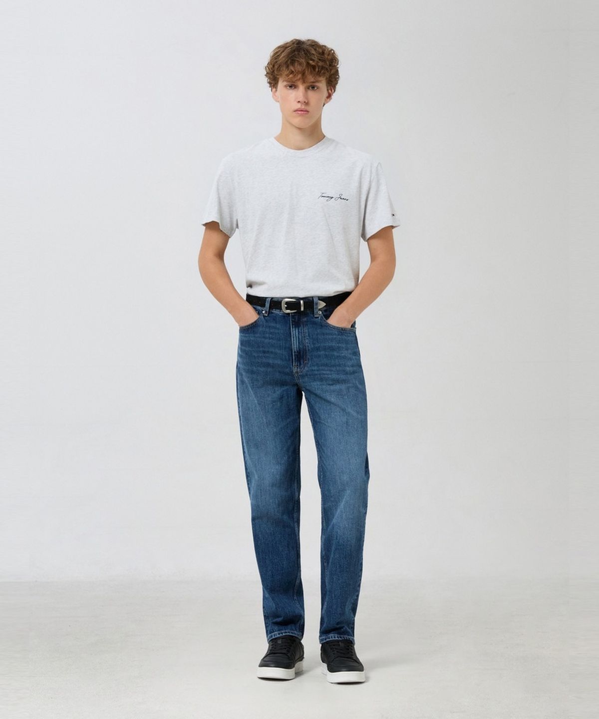 타미진스(TOMMY JEANS) 레귤러 핏 DNA 티셔츠 (T32G7TTO42TMT1P08)
