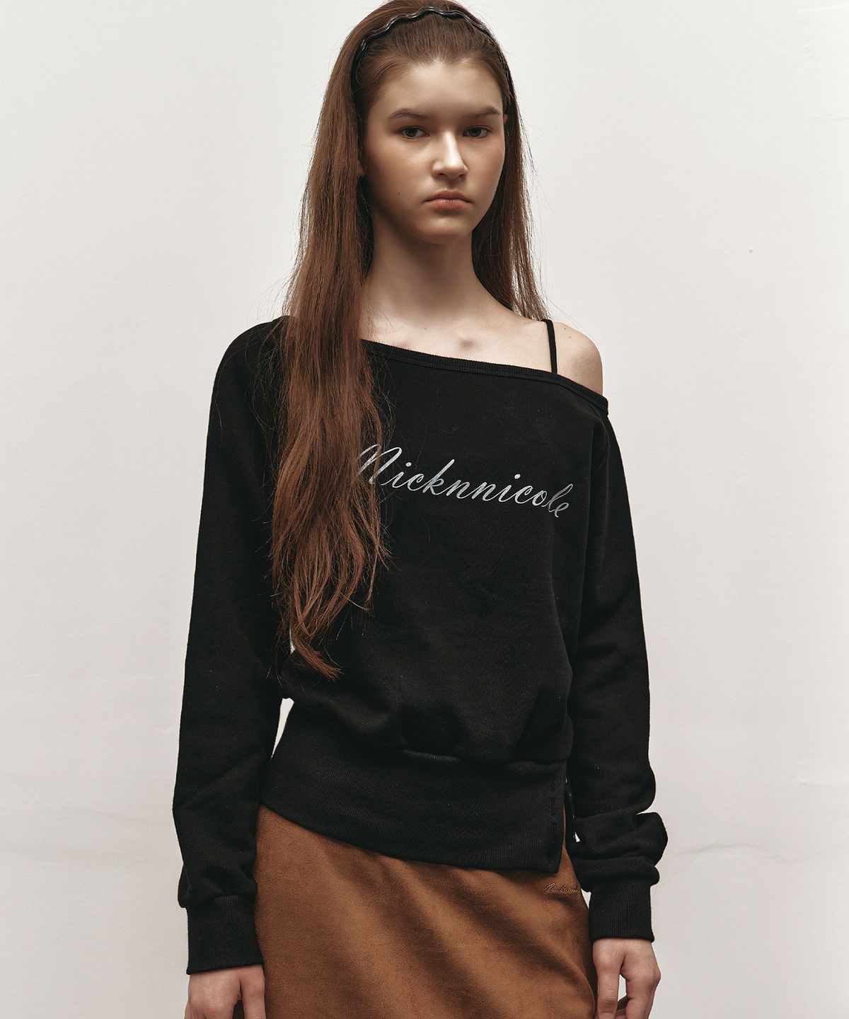 닉앤니콜(NICK&NICOLE) NICOLE SLIT SWEATSHIRT_BLACK