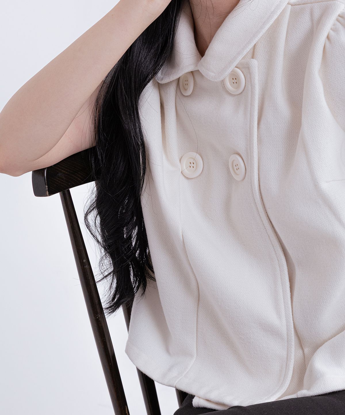 벨리아르(BELLIALEU) WOOL DOUBLE BUTTON SHORT CREAM WHITE