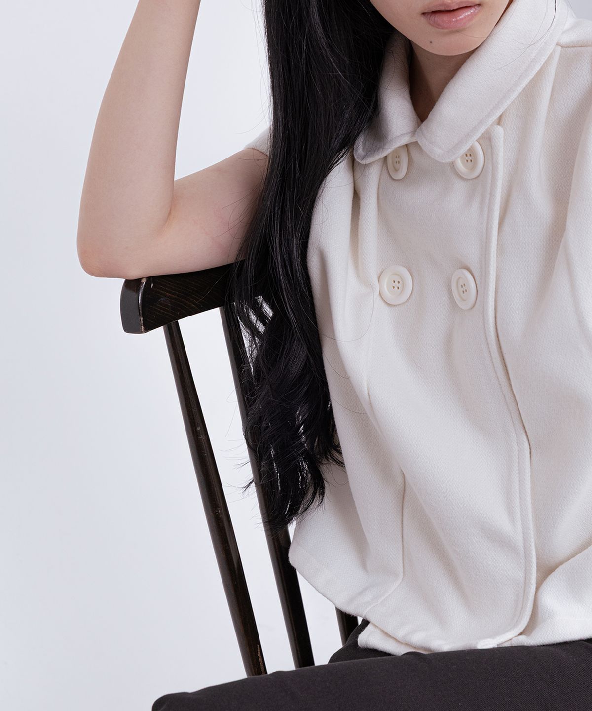 벨리아르(BELLIALEU) WOOL DOUBLE BUTTON SHORT CREAM WHITE