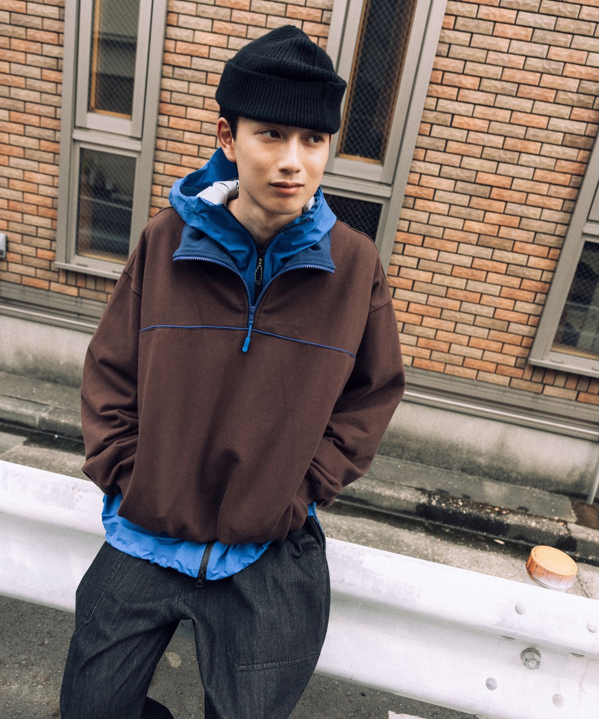 앵글런(ANGLAN) Color Line Sweat Half-Zip - Brown