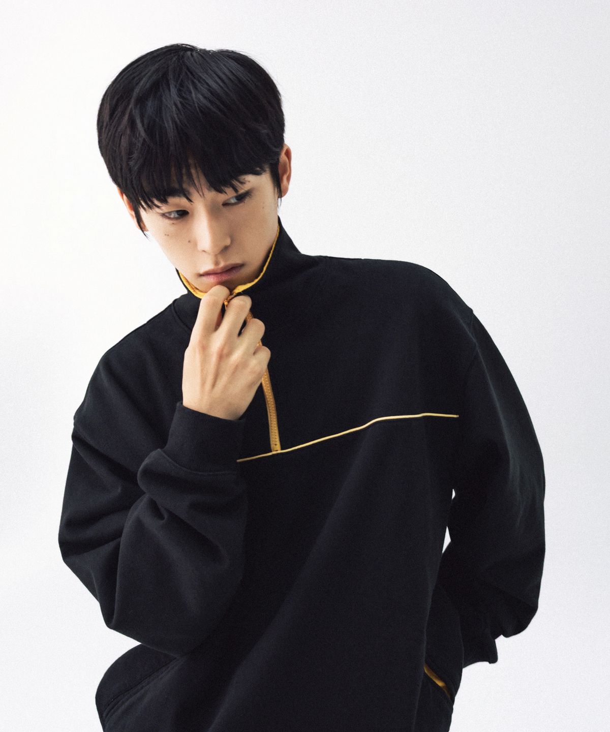 앵글런(ANGLAN) Color Line Sweat Half-Zip - Black