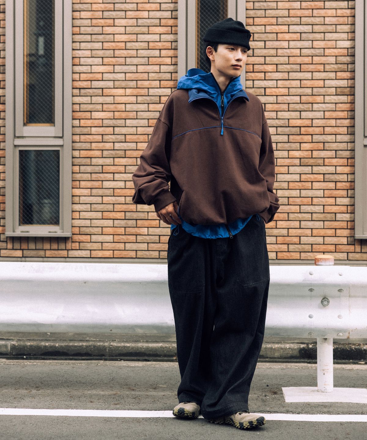 앵글런(ANGLAN) Color Line Sweat Half-Zip - Black