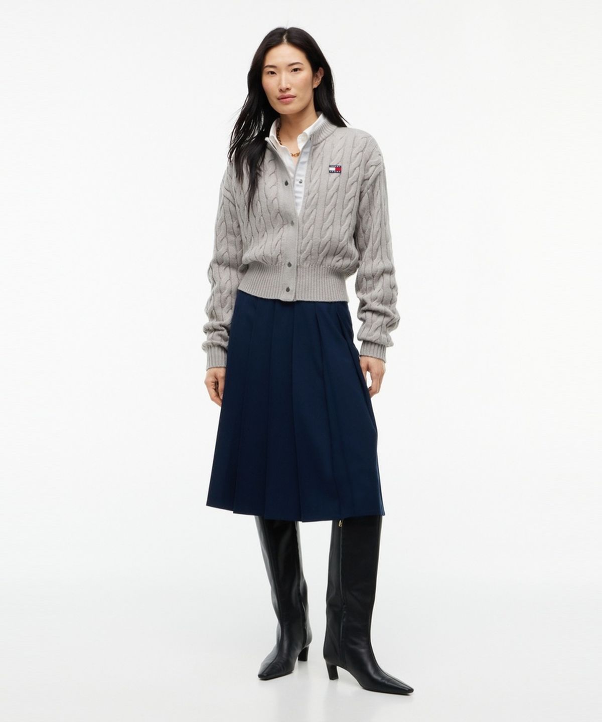 타미진스(TOMMY JEANS) 배지 케이블 가디건 (T32G7KCD01TWT2P61)