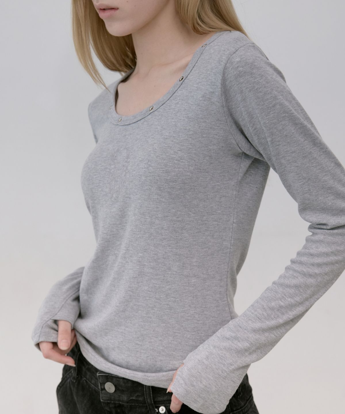레킴(LEKIM) LWE EYELET LONG SLEEVE (그레이)