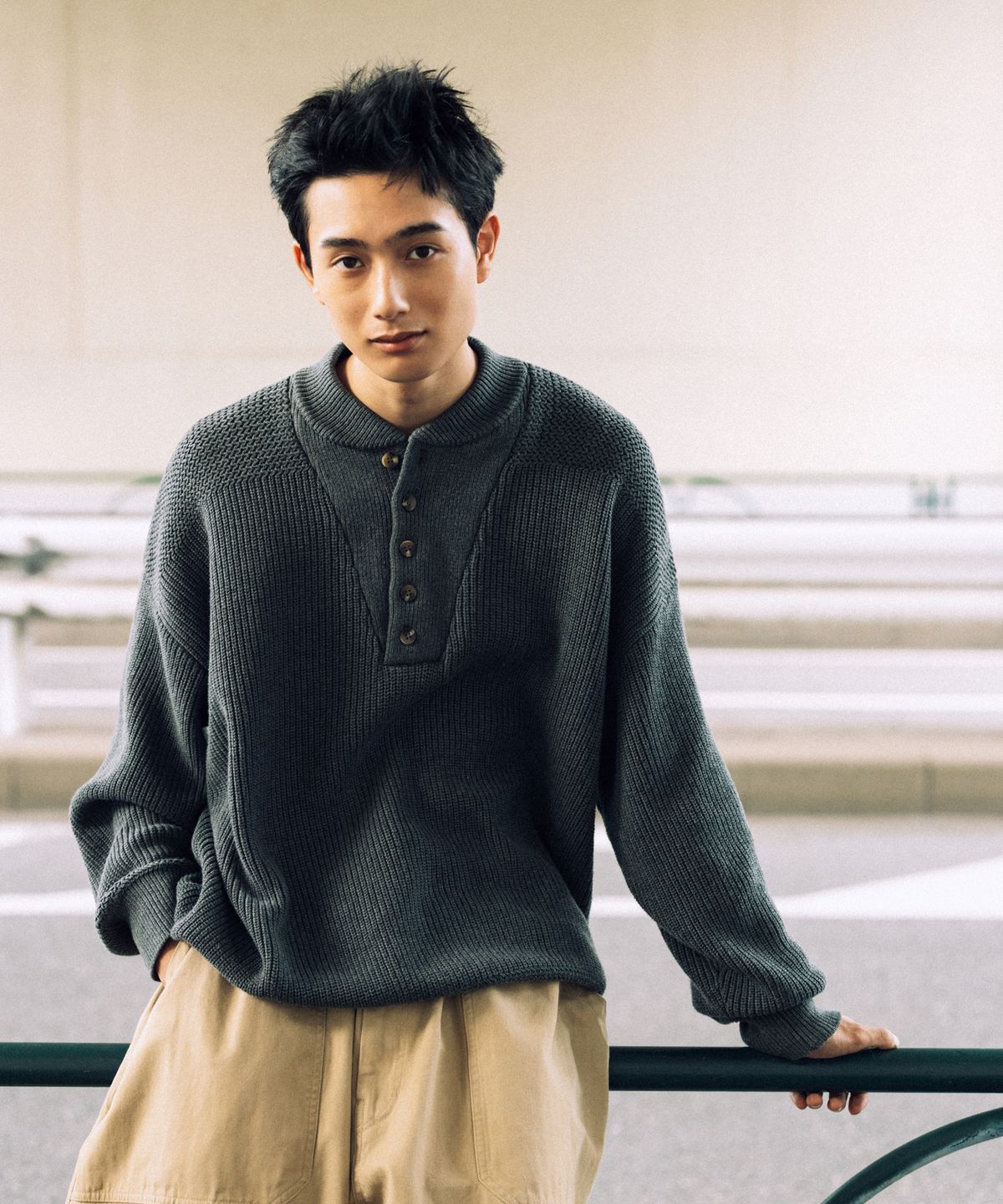 앵글런(ANGLAN) Military Button Knit Pullover - Charcoal