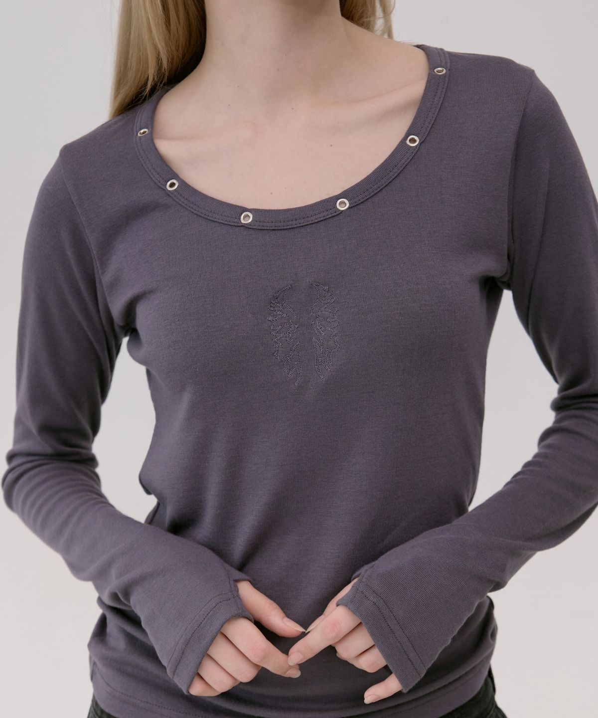 레킴(LEKIM) LWE EYELET LONG SLEEVE (차콜)