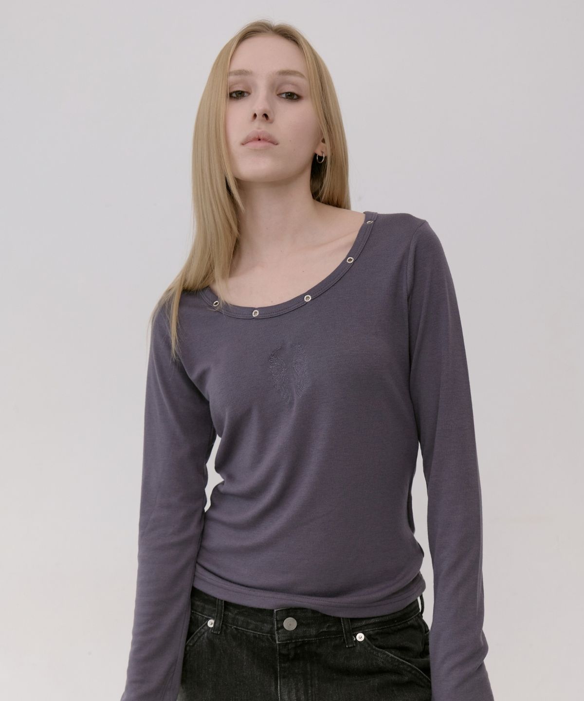 레킴(LEKIM) LWE EYELET LONG SLEEVE (차콜)