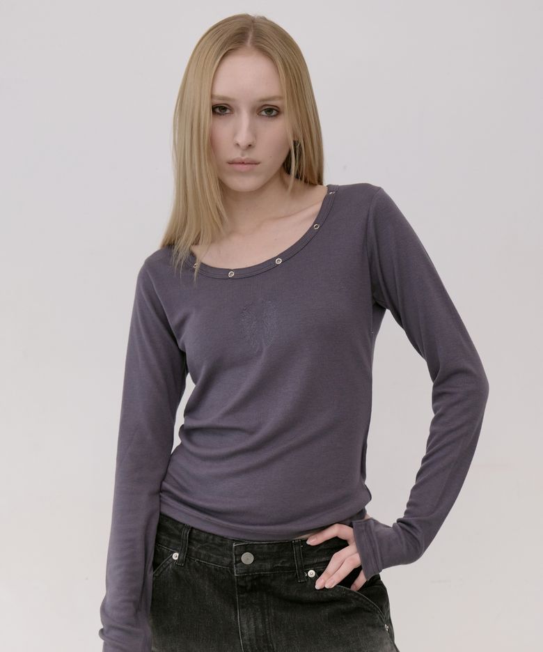 LWE EYELET LONG SLEEVE (차콜)