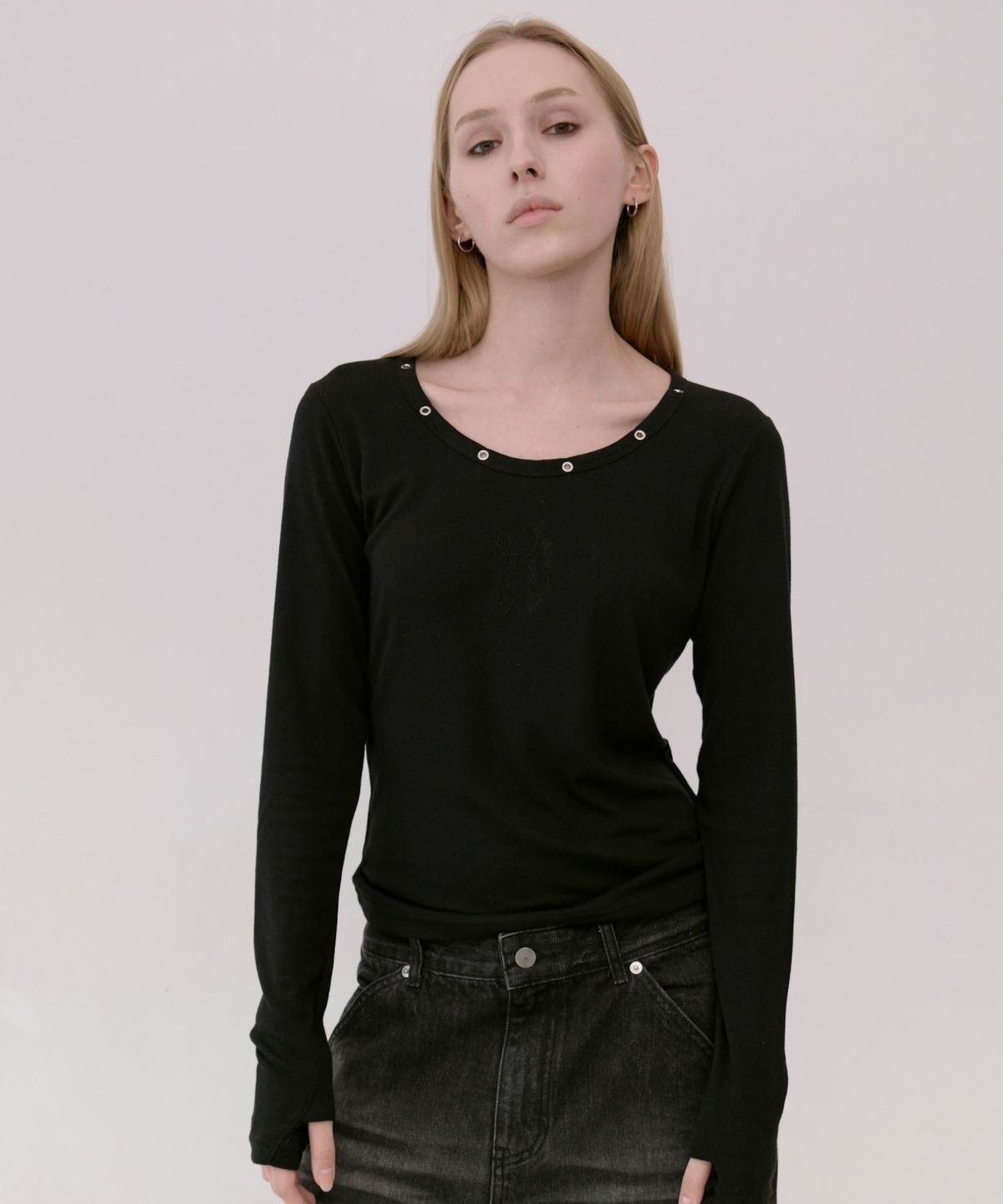 레킴(LEKIM) LWE EYELET LONG SLEEVE (블랙)