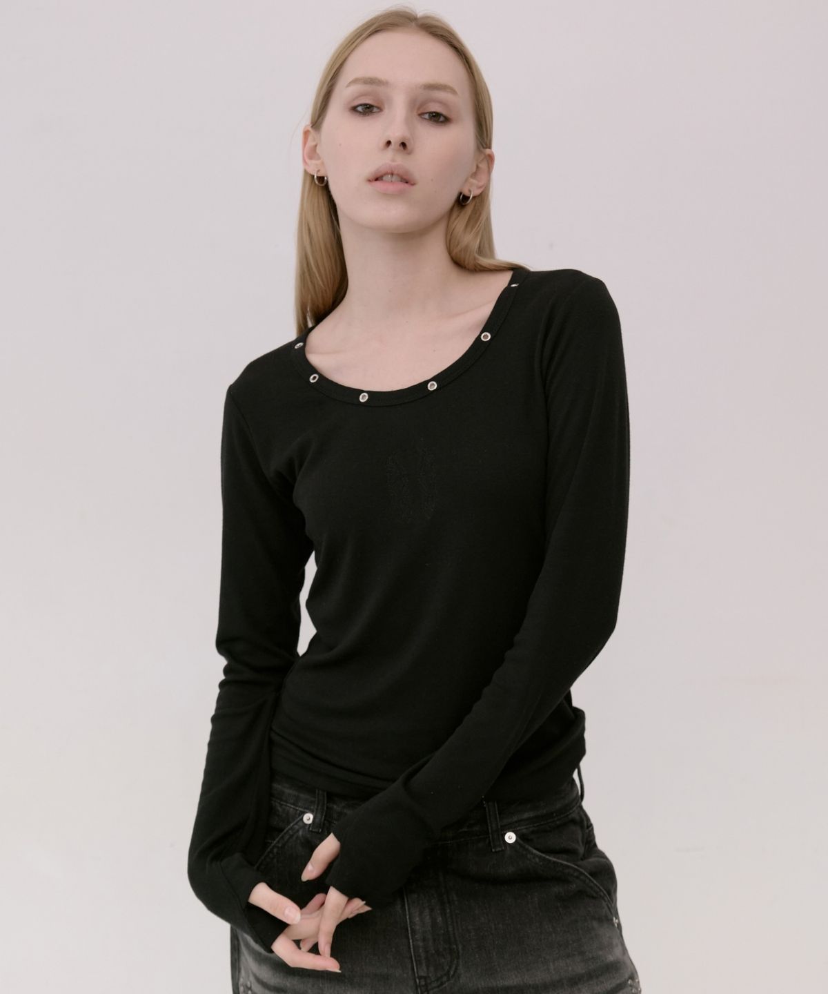 레킴(LEKIM) LWE EYELET LONG SLEEVE (블랙)