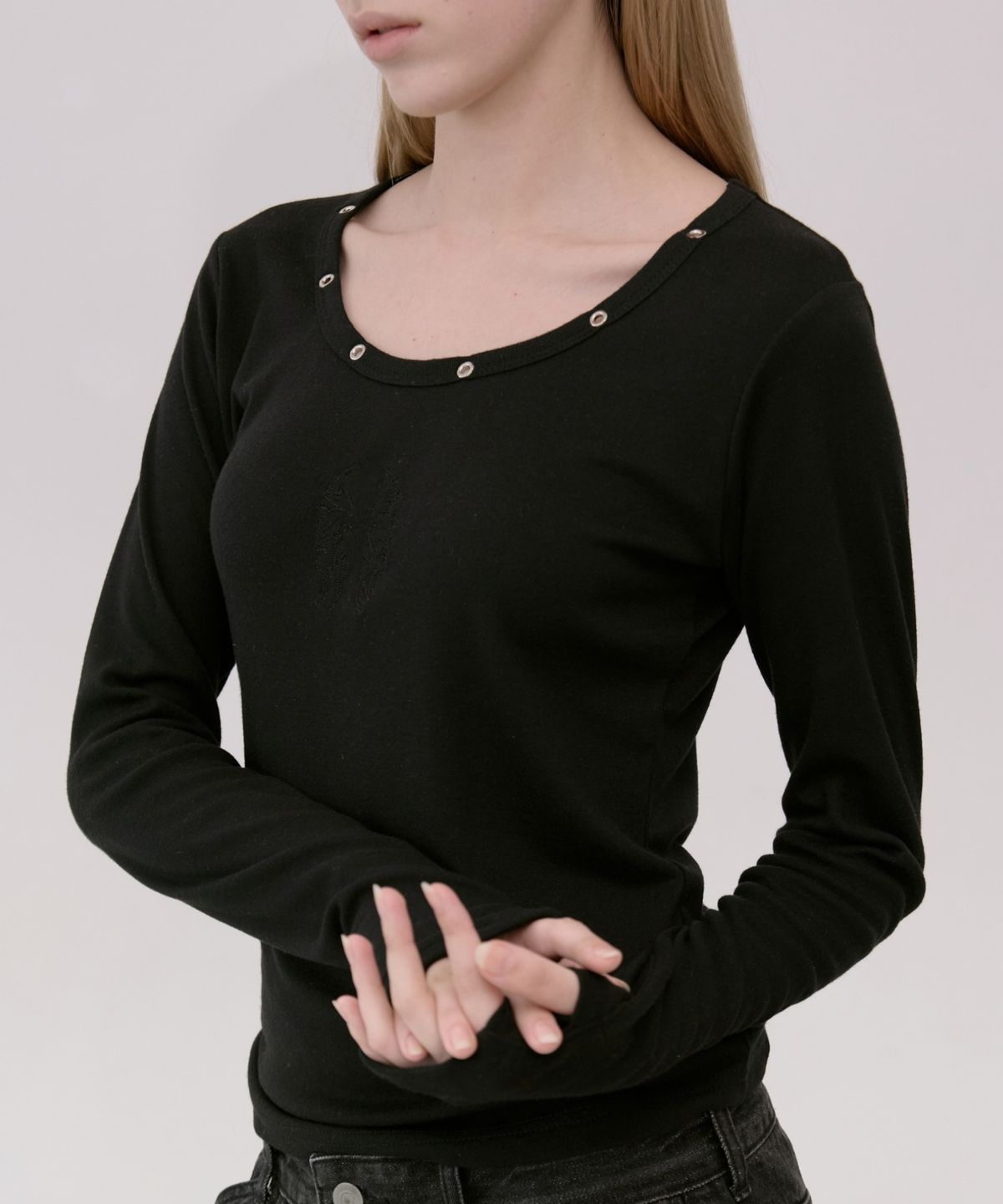 레킴(LEKIM) LWE EYELET LONG SLEEVE (블랙)