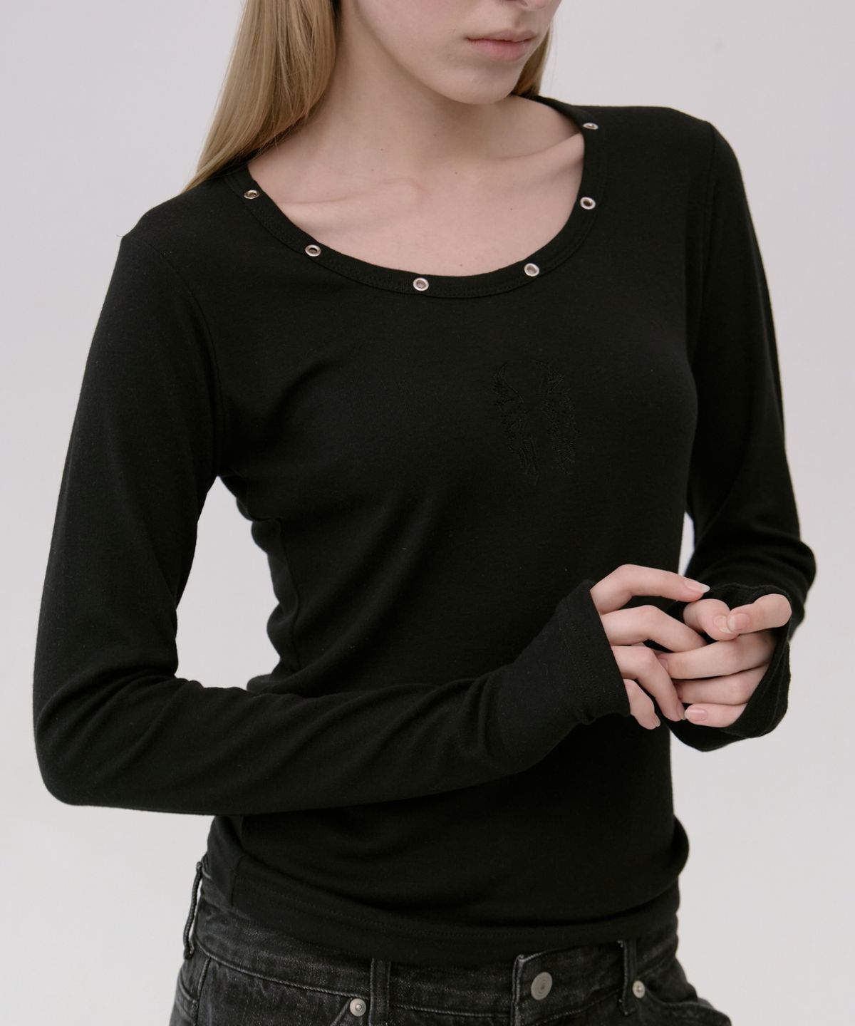 레킴(LEKIM) LWE EYELET LONG SLEEVE (블랙)
