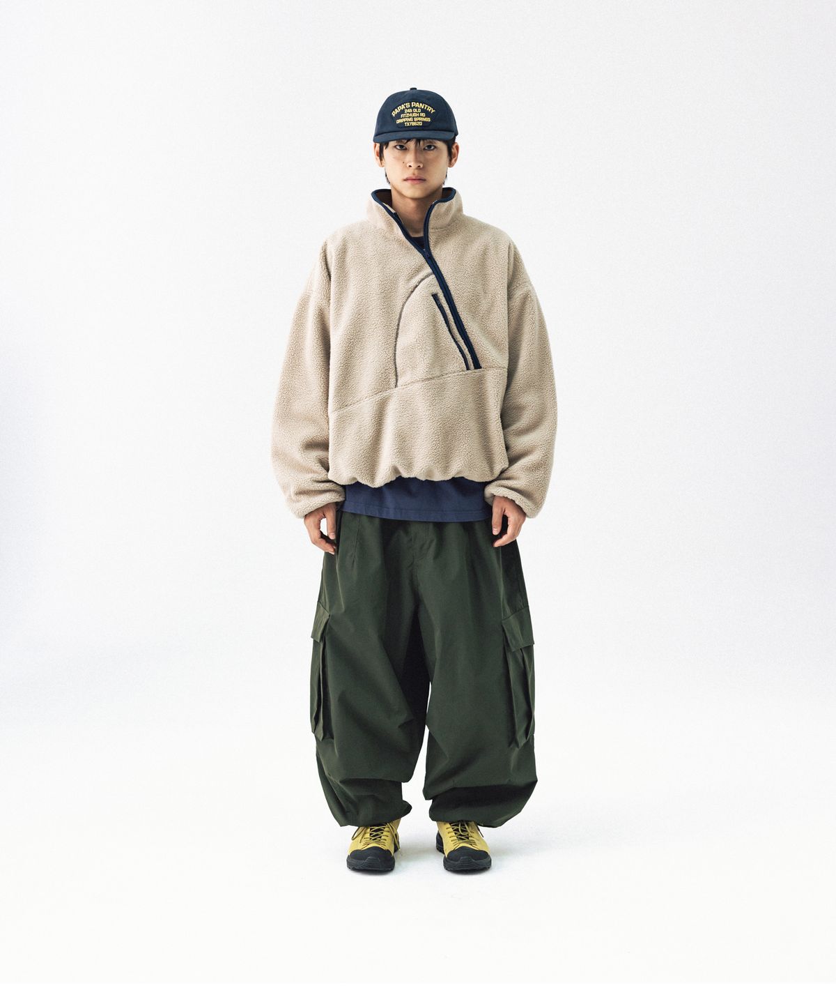 앵글런(ANGLAN) Diagonal Line Fleece Pullover - Beige
