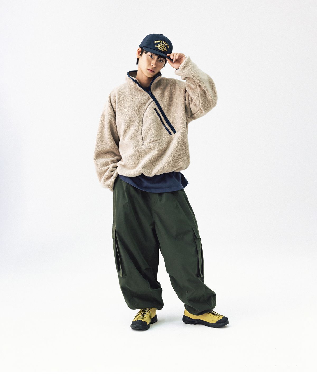 앵글런(ANGLAN) Diagonal Line Fleece Pullover - Beige