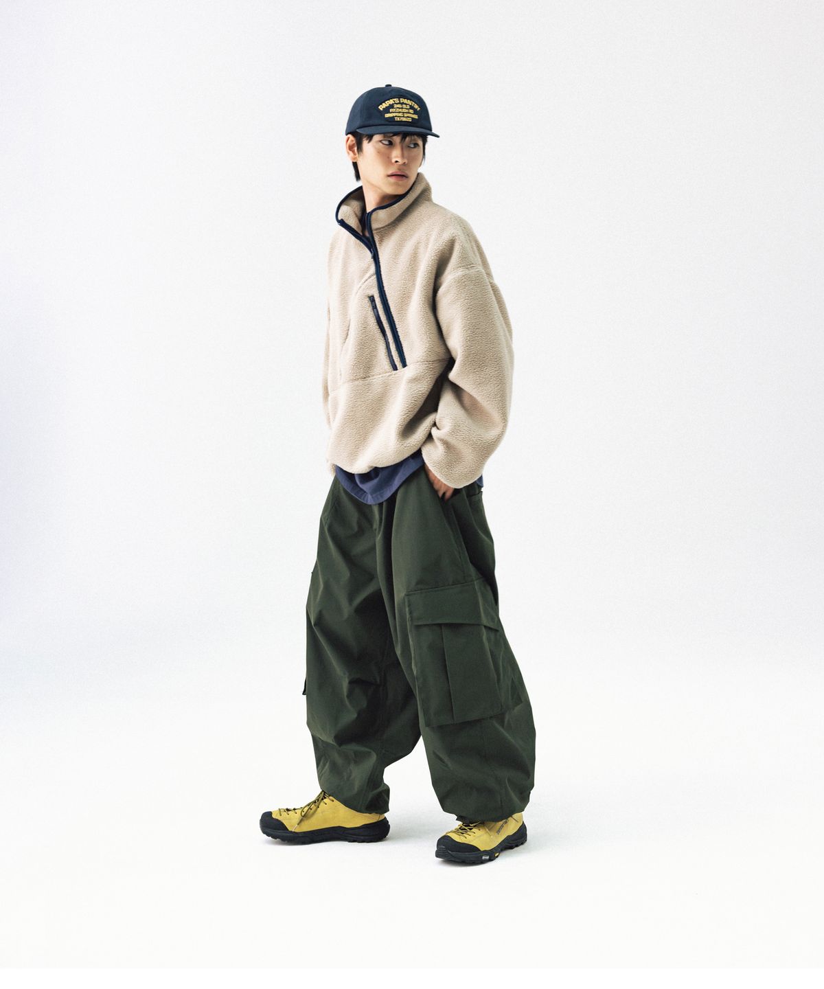 앵글런(ANGLAN) Diagonal Line Fleece Pullover - Beige