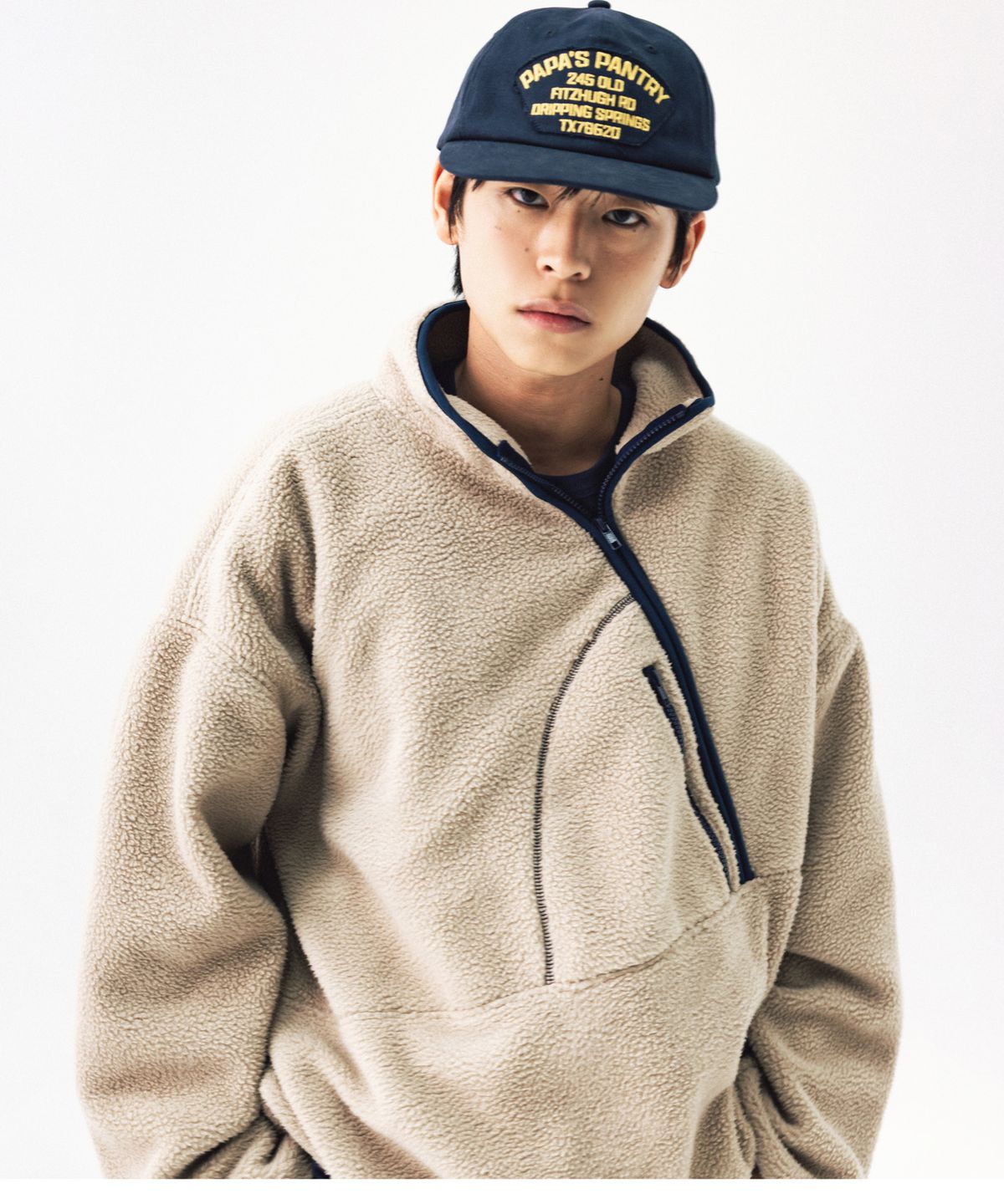 앵글런(ANGLAN) Diagonal Line Fleece Pullover - Beige