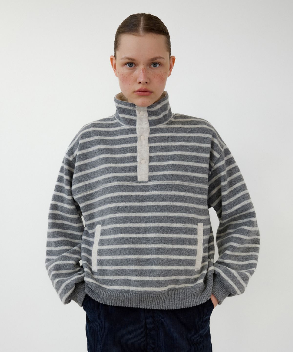 토아베(TOAVE) Striped Wool Half-Snap Sweatshirt (Gray)