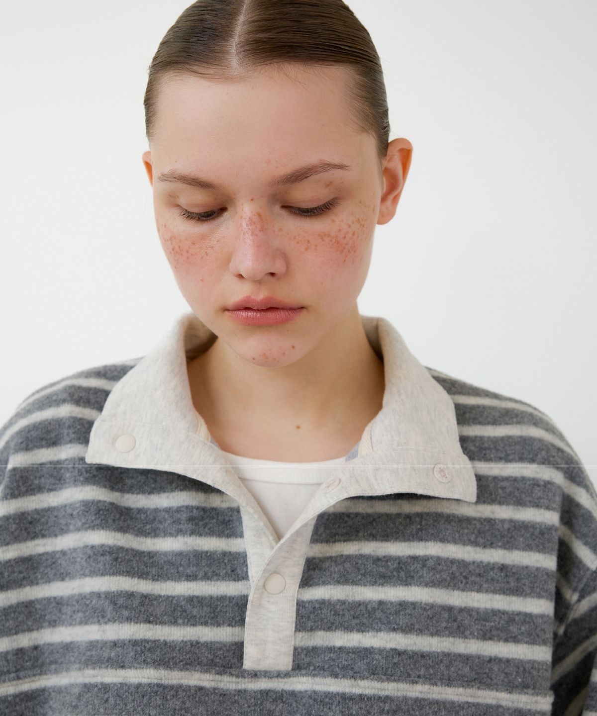 토아베(TOAVE) Striped Wool Half-Snap Sweatshirt (Gray)