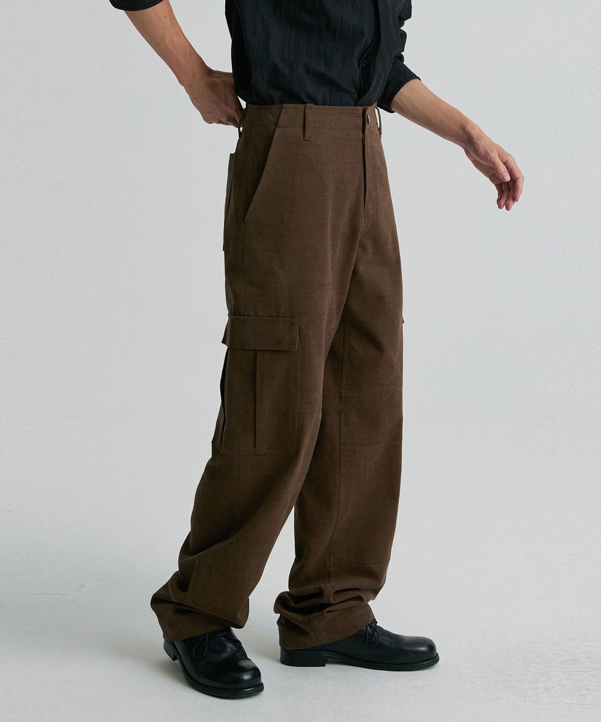 리이 맨(RERHEE MEN) FLAP POCKET SUADE CARPENTER PANTS