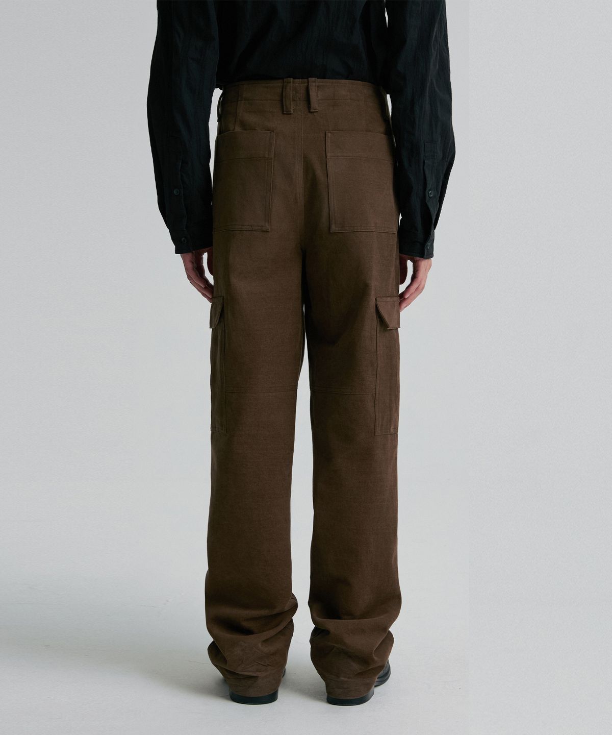리이 맨(RERHEE MEN) FLAP POCKET SUADE CARPENTER PANTS