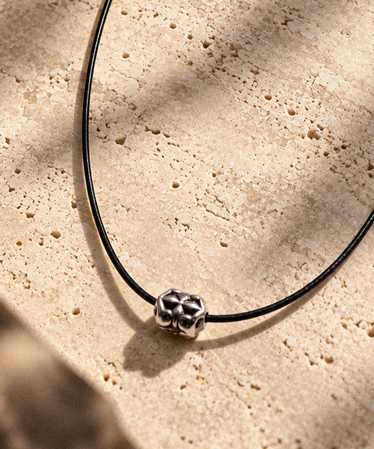 헬리오스(HELIOS) AXIS NECKLACE #1 [BLACK]