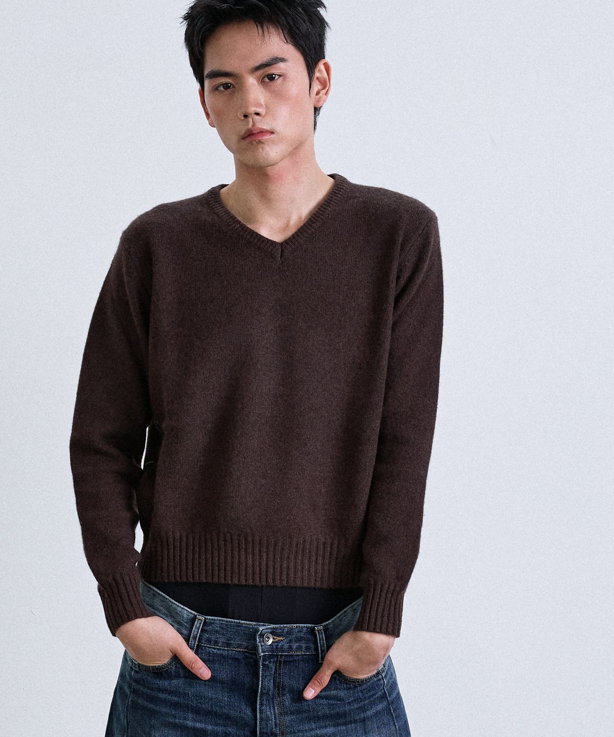 르아브(LEARVE) 제임스 브이넥 니트 브라운
