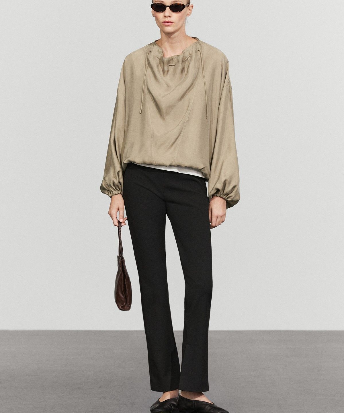 마시모두띠(MASSIMO DUTTI) 드로스트링 넥 플루이드 블라우스