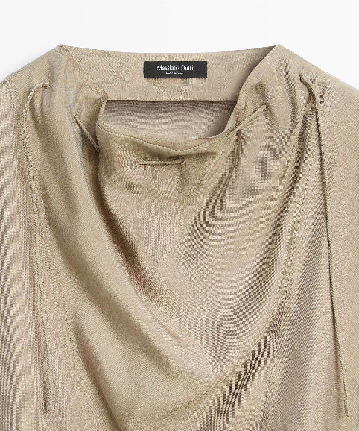 마시모두띠(MASSIMO DUTTI) 드로스트링 넥 플루이드 블라우스