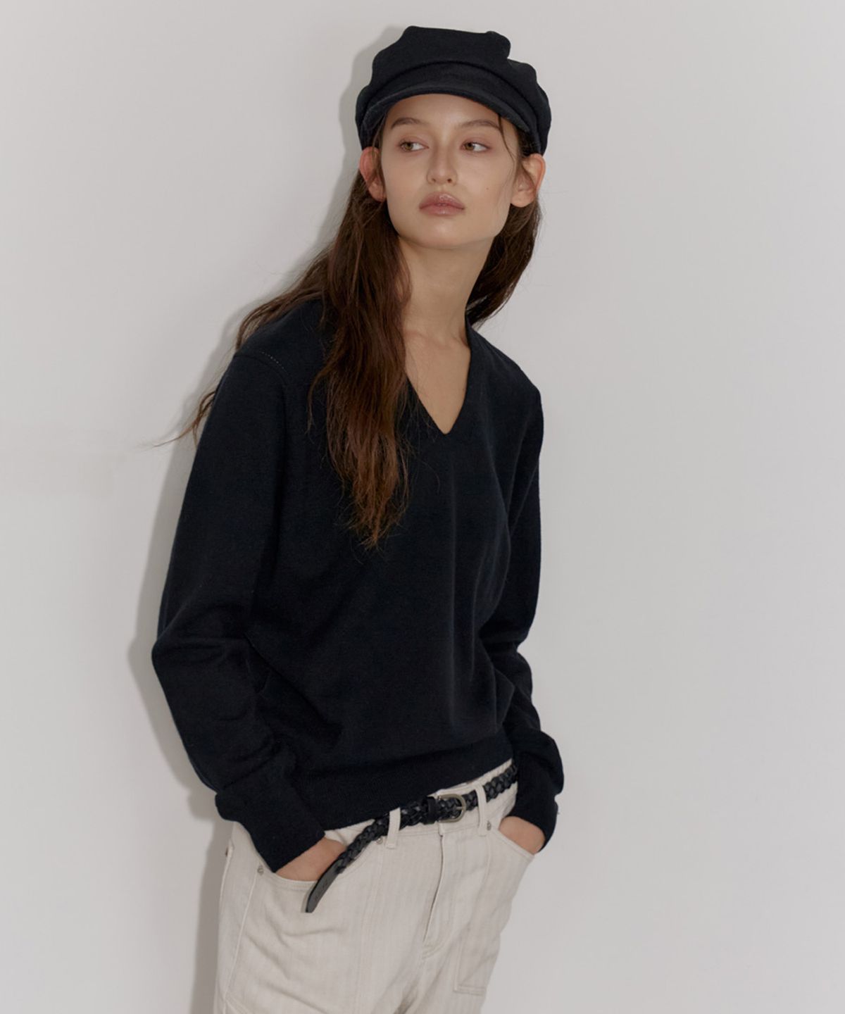 닌닛(NINNIT) Cashmere wool blended v-neck knit (BLACK)