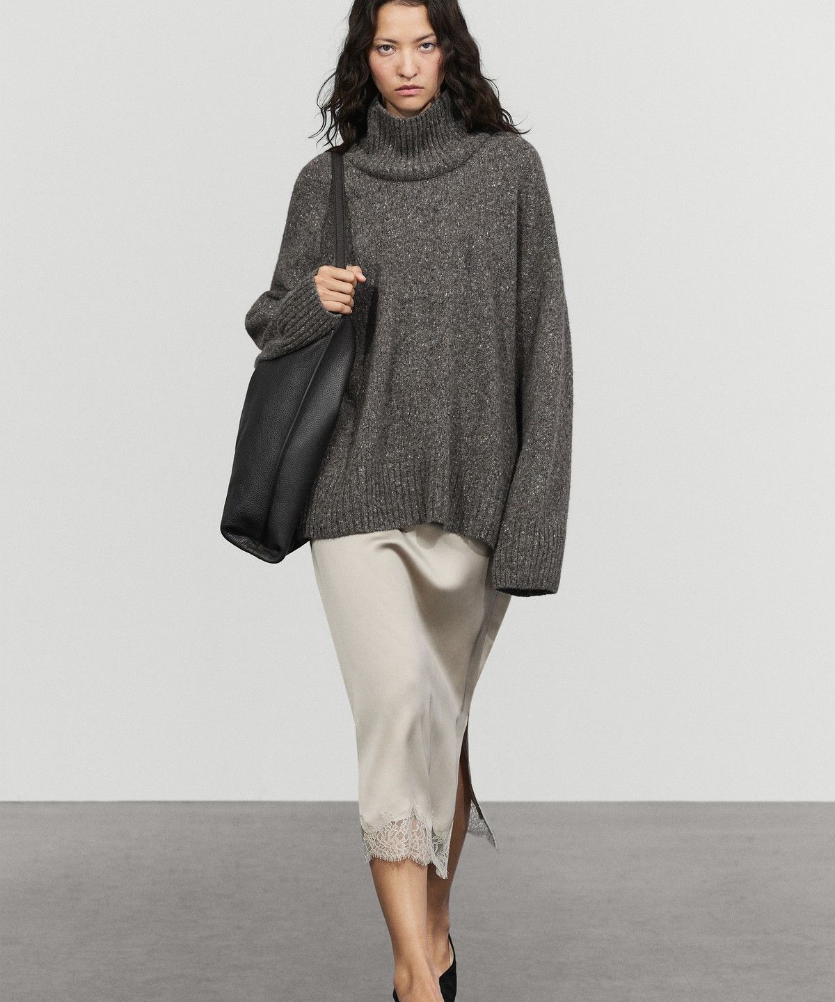 마시모두띠(MASSIMO DUTTI) 레이스 새틴 미디 스커트