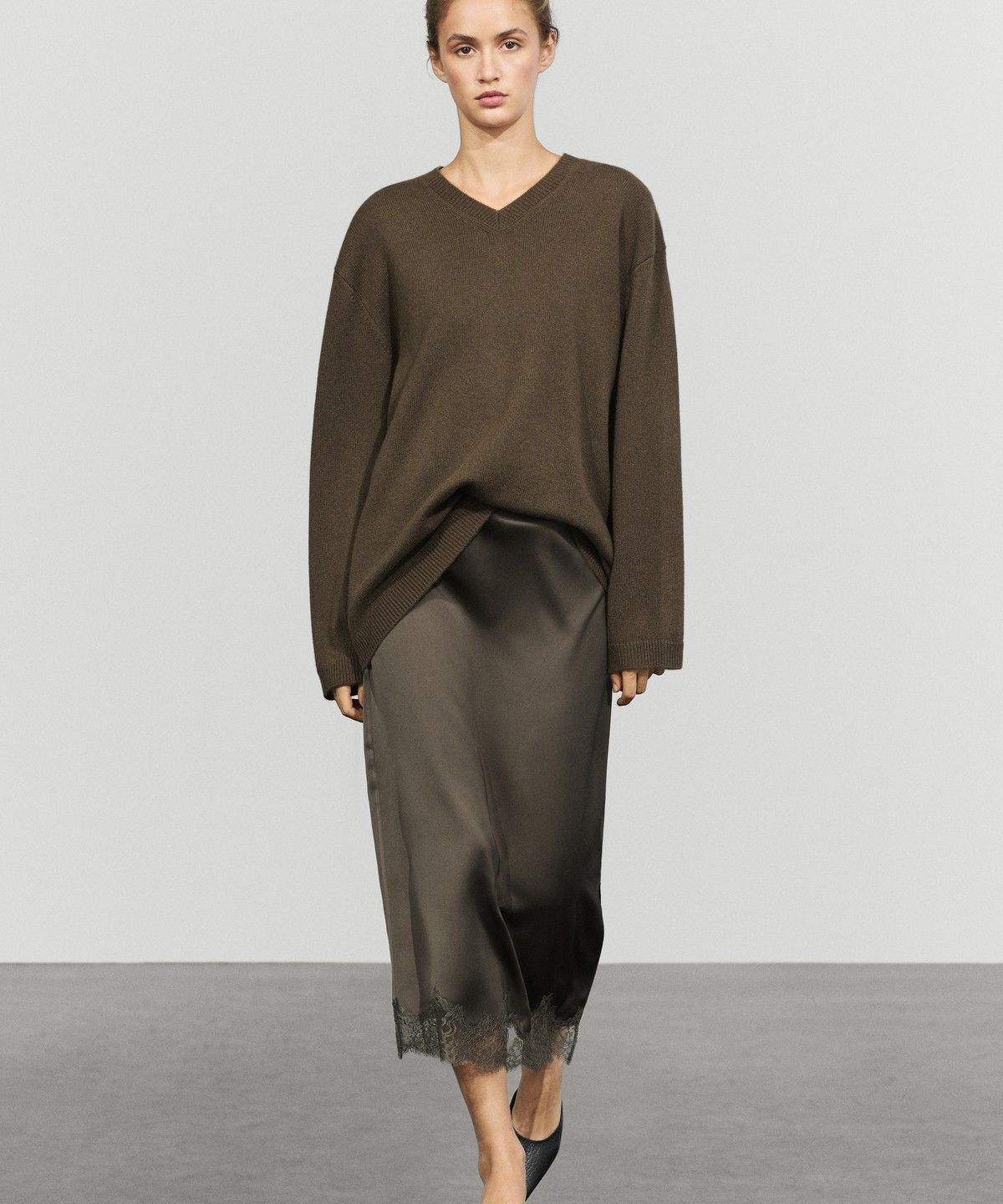 마시모두띠(MASSIMO DUTTI) 레이스 새틴 미디 스커트