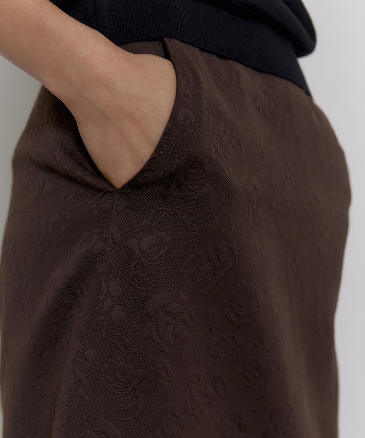 닌닛(NINNIT) Rose jacquard midi skirt (BROWN)