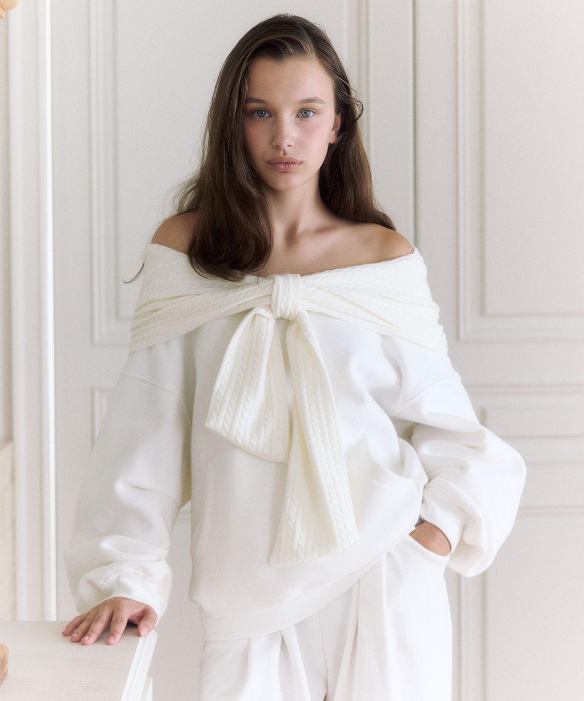 더티스(THETIS) TWO-WAY RIBBON OFF SHOULDER HOODIE_TT5W203IV