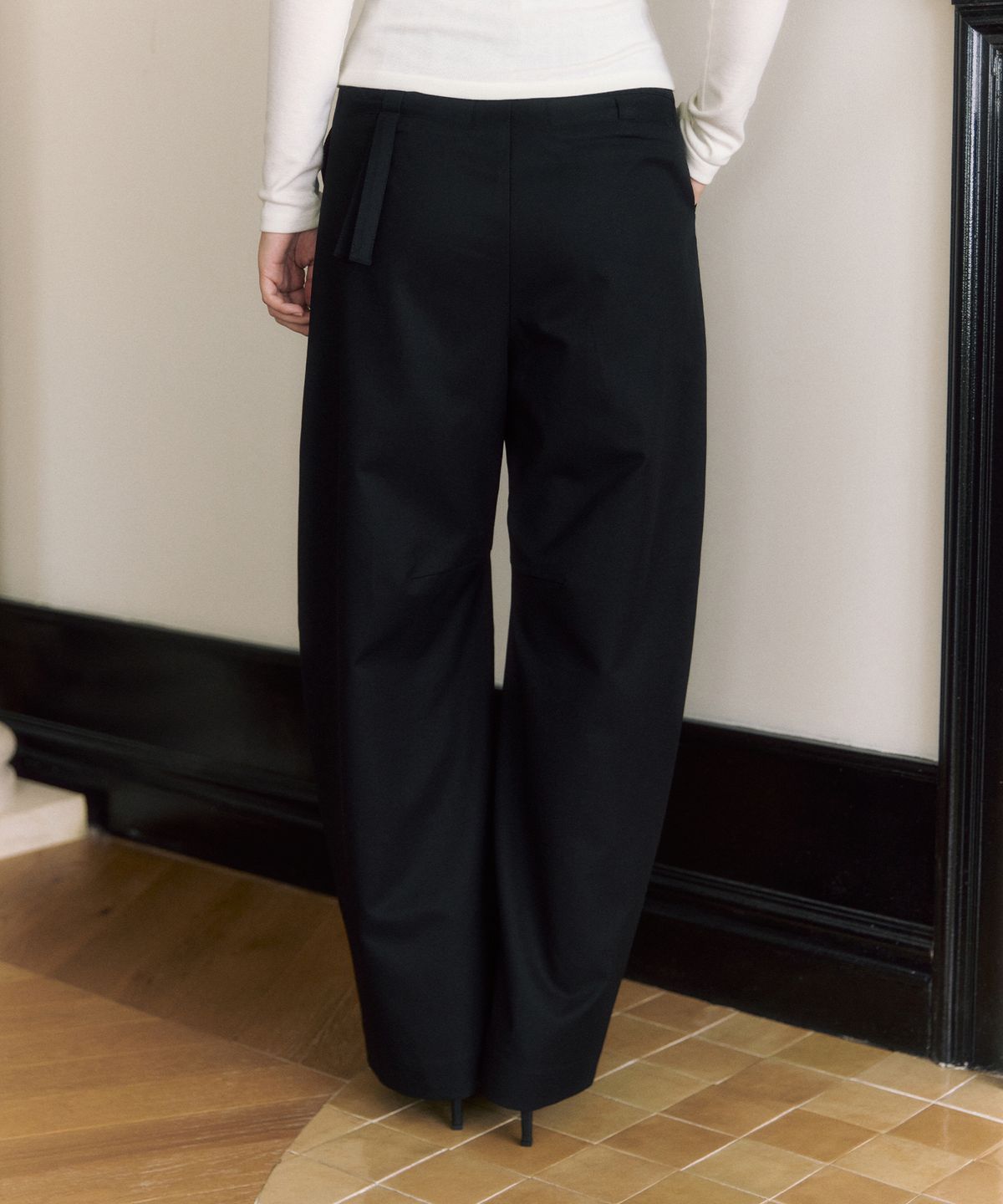 더티스(THETIS) RIBBON WELT TUCK SLACKS_TT6W401BK