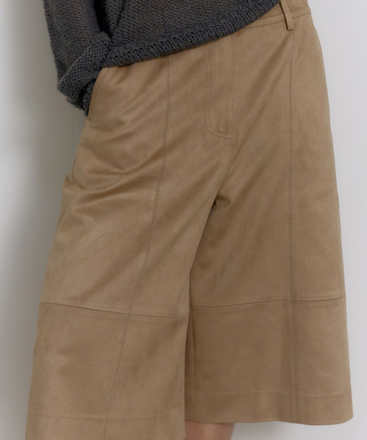 닌닛(NINNIT) Faux suede bermuda pants (LIGHT BEIGE)
