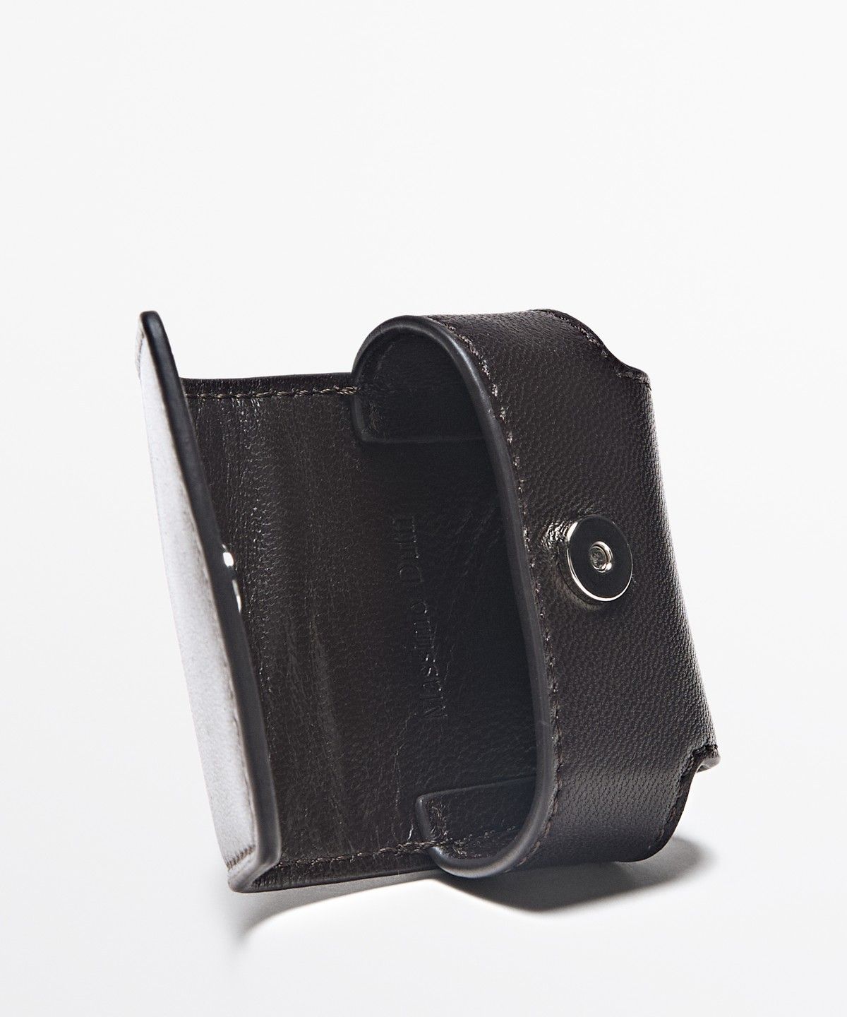마시모두띠(MASSIMO DUTTI) 나파 가죽 AirPods 케이스