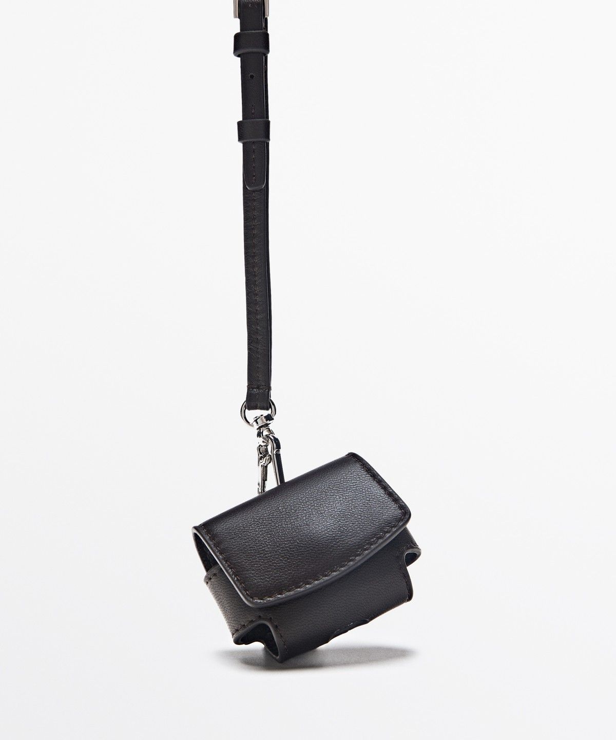 마시모두띠(MASSIMO DUTTI) 나파 가죽 AirPods 케이스