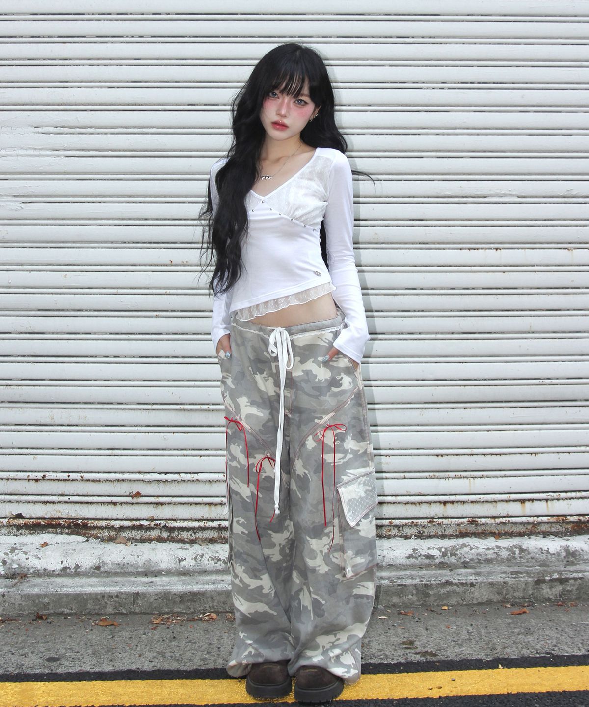 체리퀴리(CHERRYQUIRI) stud moon veil top - white