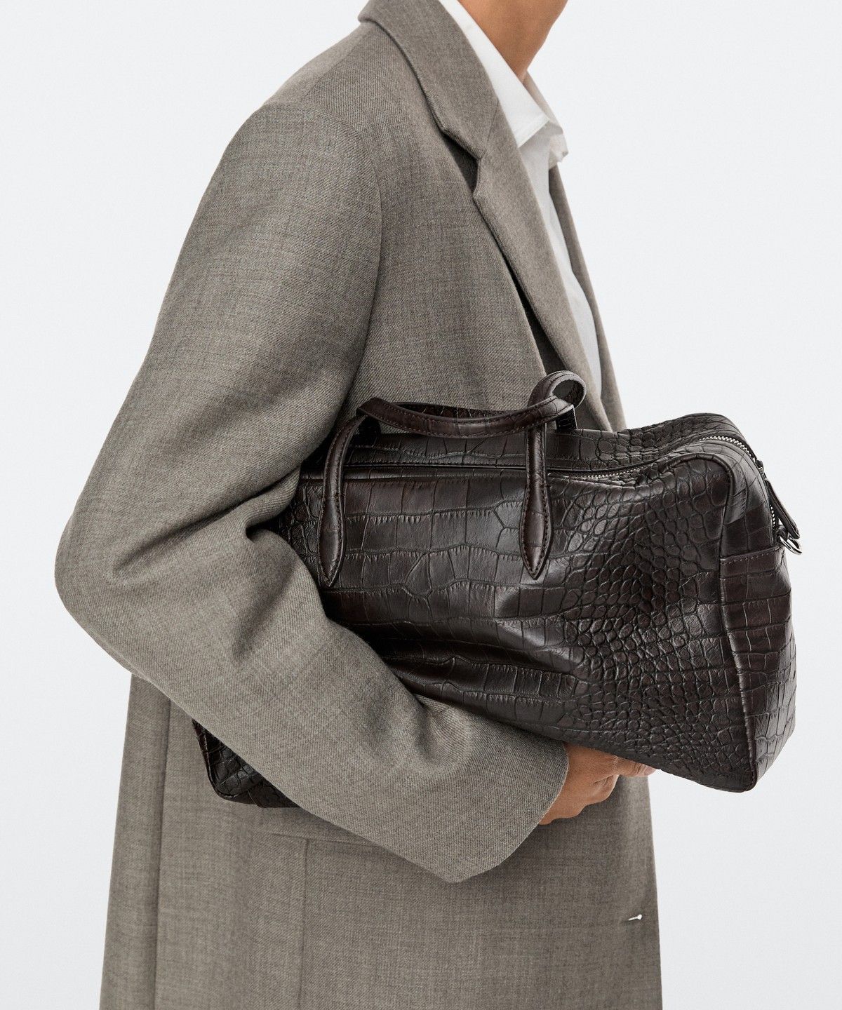 마시모두띠(MASSIMO DUTTI) 텍스처 가죽 더플 백