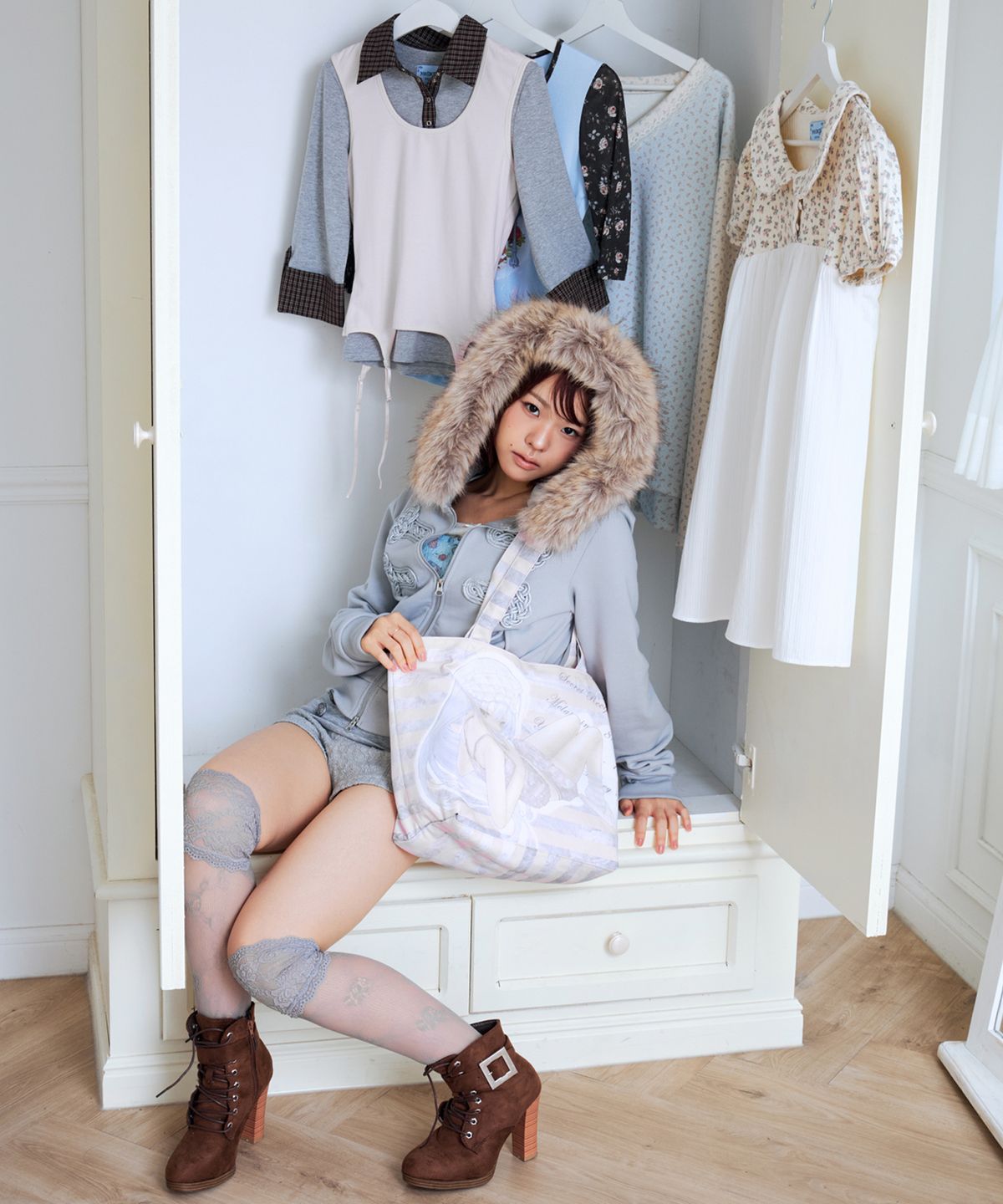 혼쿄(HONKYO) Napoleon Detachable Fur Hoodie