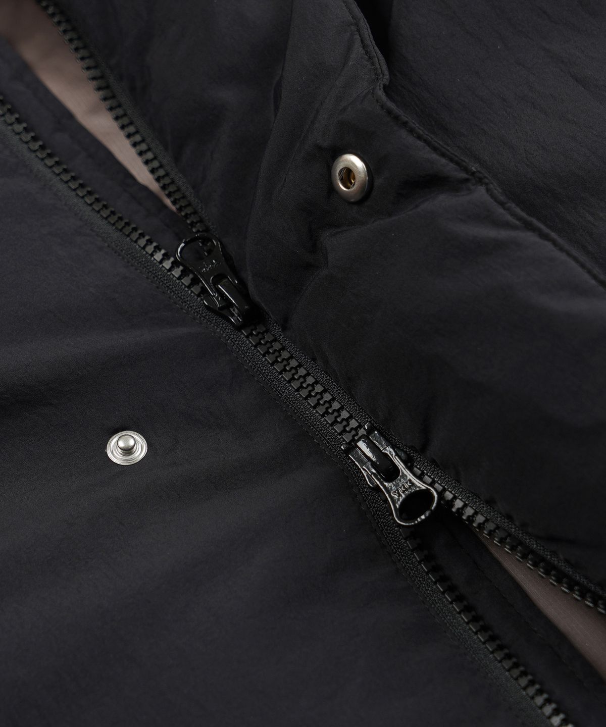 프리즘웍스(FRIZMWORKS) BOBA DOWN PARKA _ BLACK