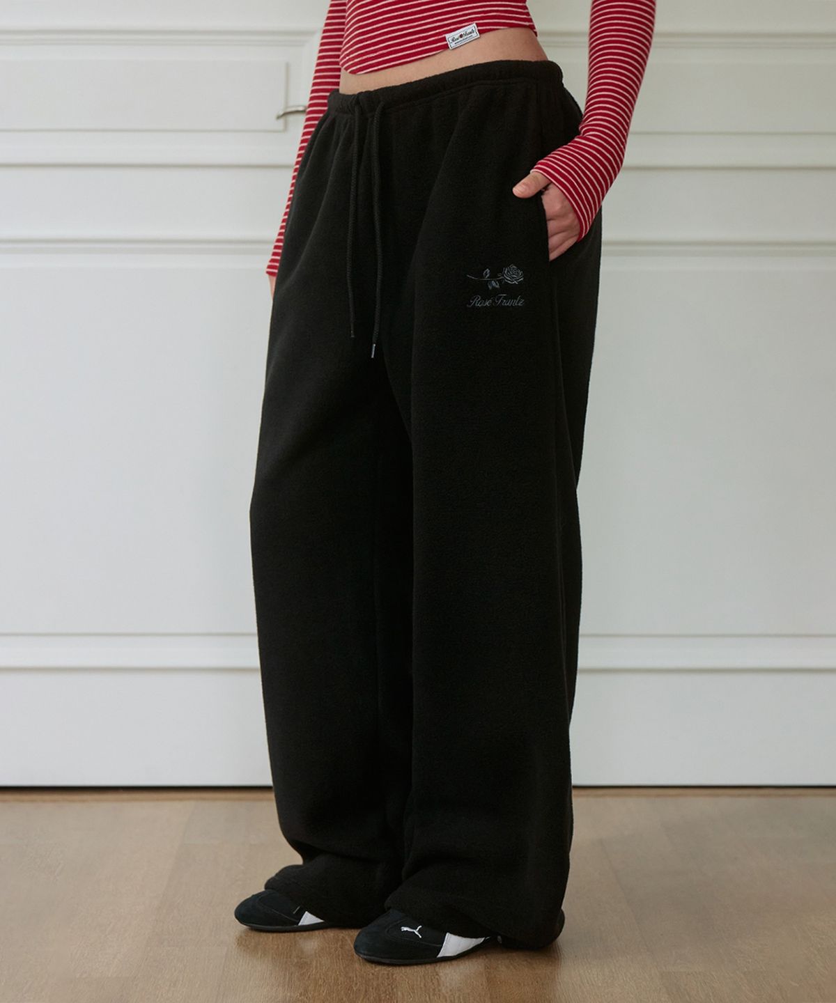 로제프란츠(ROSEFRANTZ) Fleece Wide-Leg Sweatpants [Black]