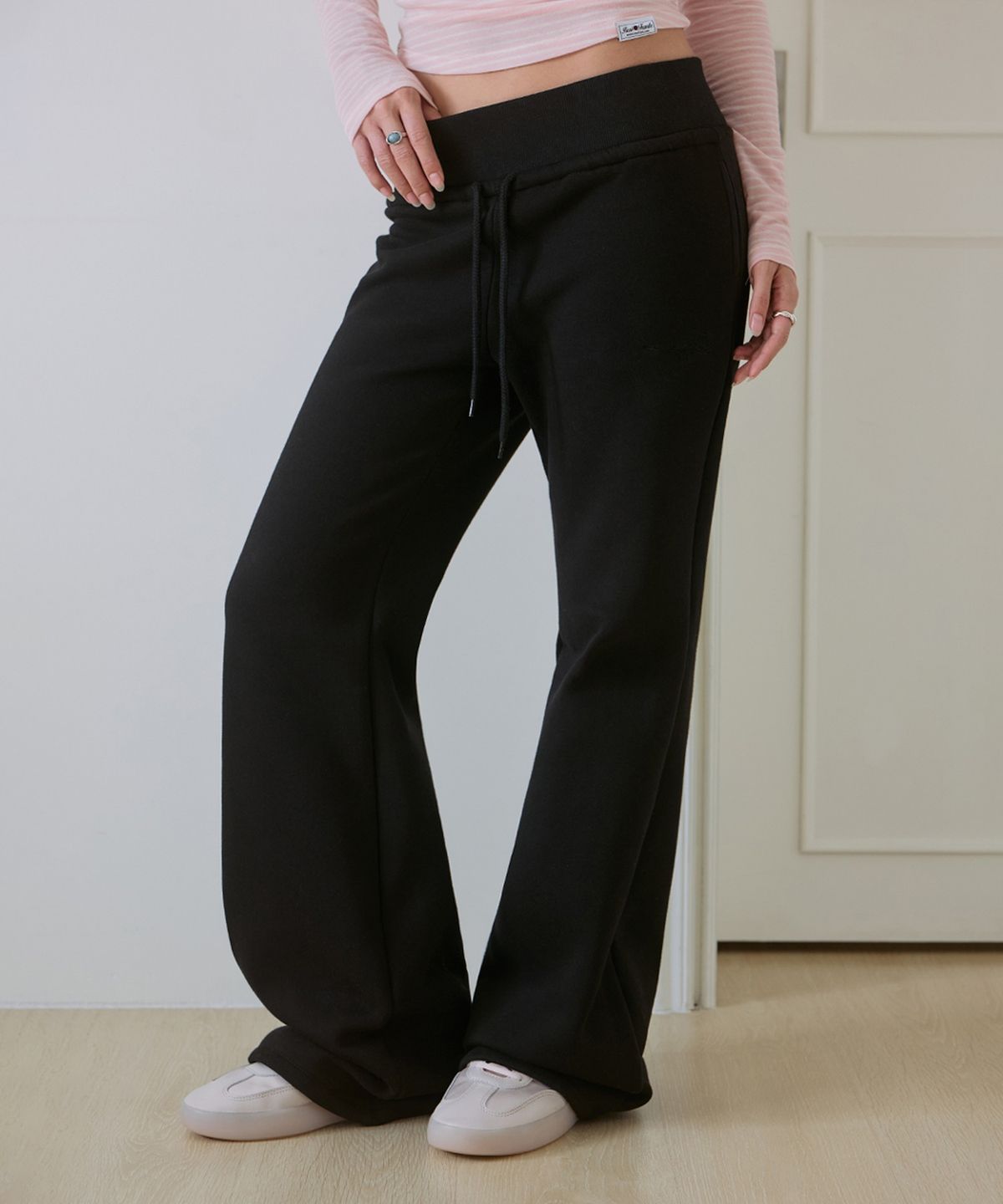 로제프란츠(ROSEFRANTZ) Wide Waistband Fleece Bootcut Pants [Black]